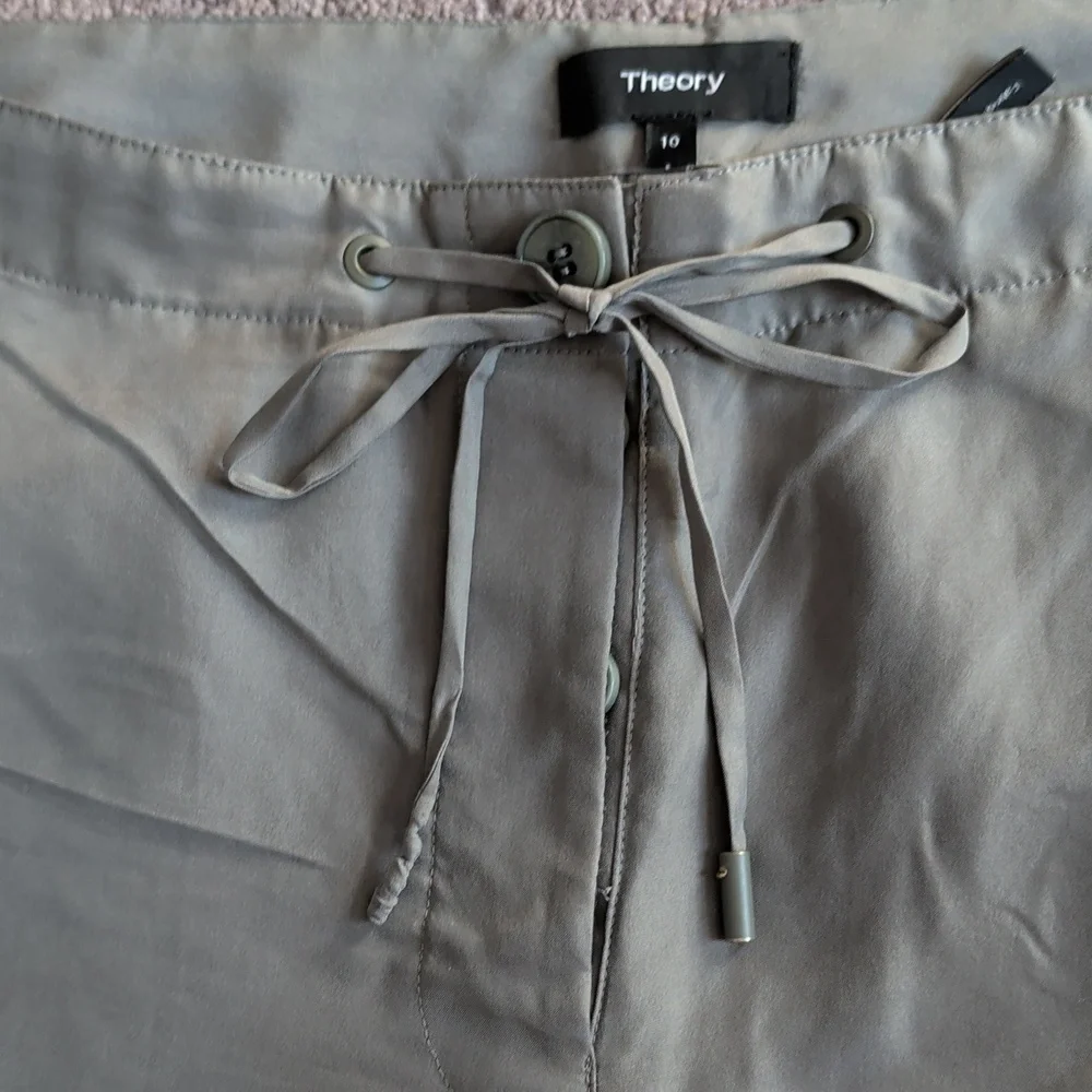 Theory 100% silk Cropped Gray Cargo Pants Size 10 - Picture 2 of 6